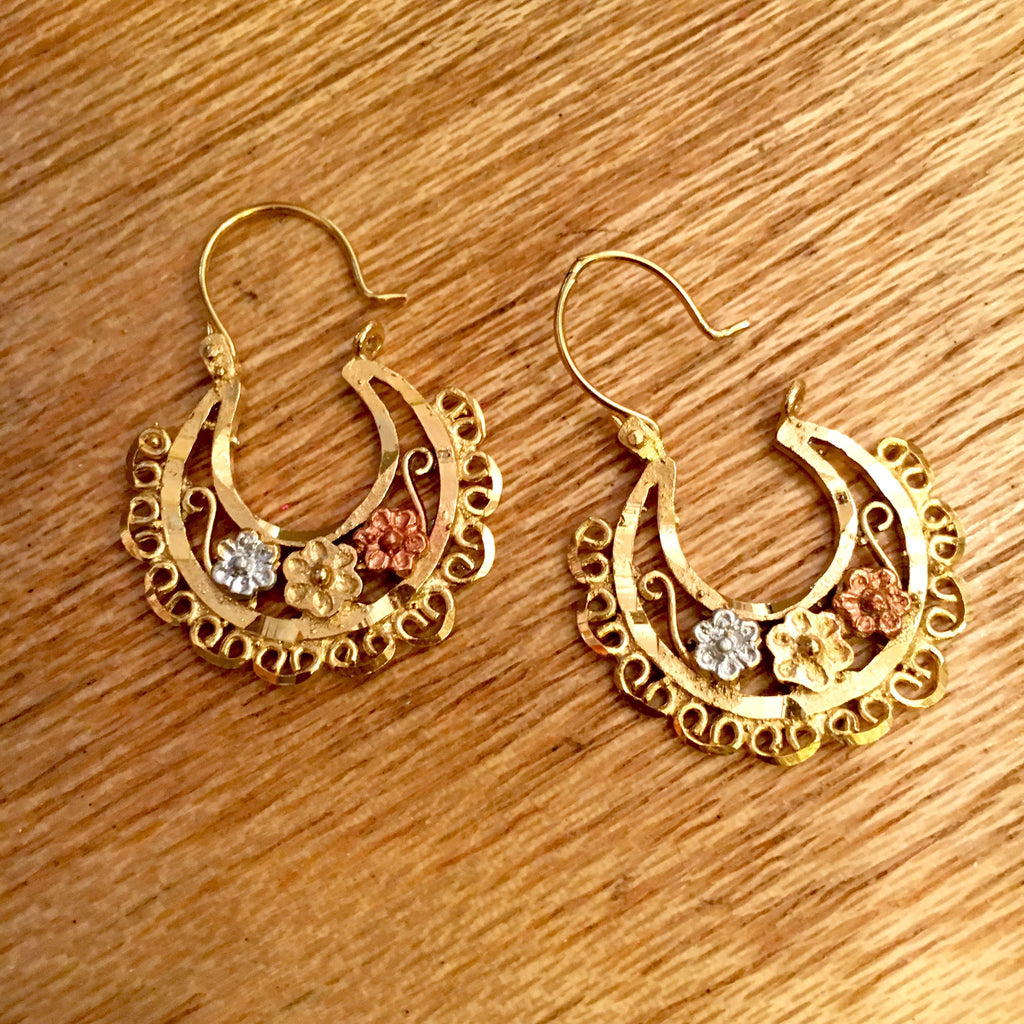Small 1" gold plate filigree aracada earrings handmade Mexico 