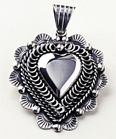 Luxury heart shaped sterling silver locket closed