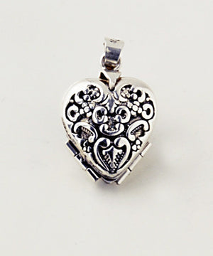 Luxury clover shaped.925 silver locket closed