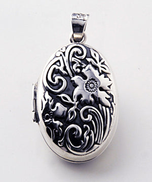 Luxury oval engraved .925 silver locket closed