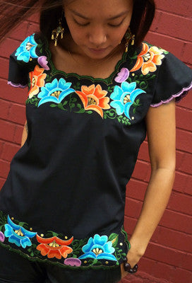 Embroidered Mayan Blouse from Yucatan in black or white flowers – huitzilli